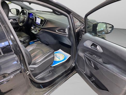 Used 2019 Chrysler Pacifica Touring-L w/ Advanced Safetytec Group image 26