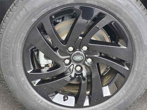 Used 2025 Land Rover Discovery Sport S image 40