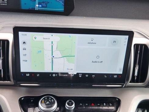 Used 2025 Ford Expedition Active image 16