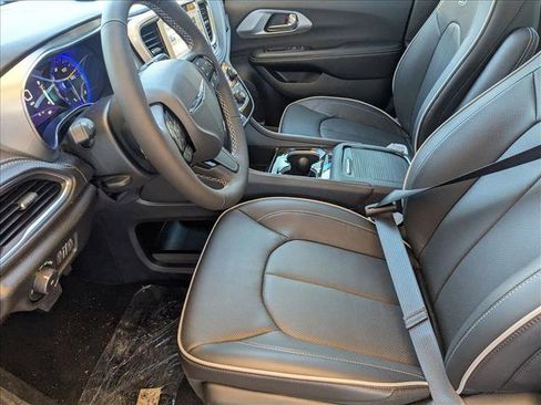 New 2026 Chrysler Pacifica Limited w/ S Appearance Package AWD/4WD image 4