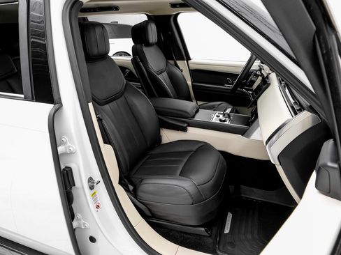 Used 2022 Land Rover Range Rover Long Wheelbase SE image 32