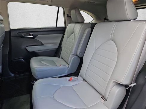 Used 2026 Toyota Highlander XLE AWD/4WD image 19