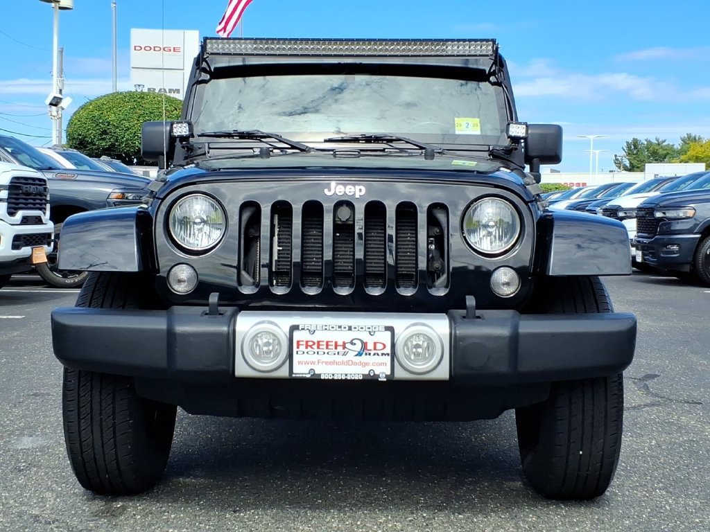 Used 2014 Jeep Wrangler Unlimited Sahara w/ Dual Top Group AWD/4WD image 2