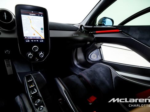 Used 2019 McLaren Senna RWD image 16