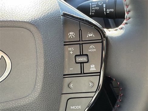 Used 2025 Toyota Prius SE image 22