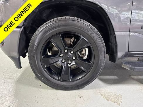 Used 2022 RAM 1500 Big Horn w/ Night Edition AWD/4WD image 9
