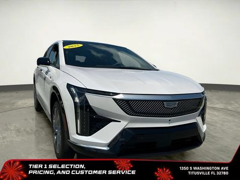 Used 2025 Cadillac Optiq Luxury 2 w/ LPO, Floor Liner Package AWD/4WD image 17