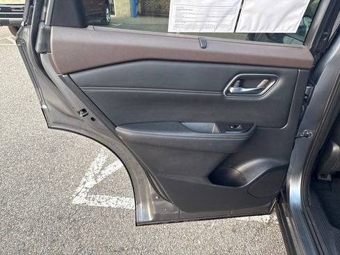 Used 2021 Nissan Rogue SV AWD/4WD image 19