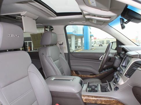 Used 2015 GMC Yukon Denali w/ Premium Package image 16