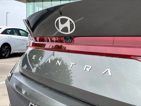 Used 2024 Hyundai Elantra SEL image 10