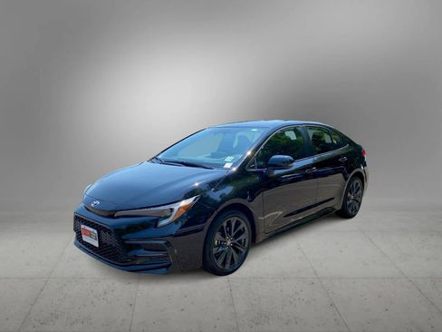 Used 2026 Toyota Corolla SE FWD image 4