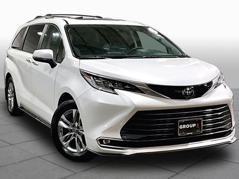 Certified 2023 Toyota Sienna Limited AWD/4WD image 3