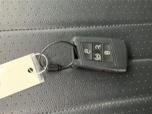 Used 2024 Volkswagen Tiguan SE image 36