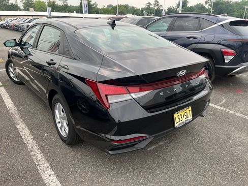 Certified 2023 Hyundai Elantra SE w/ Cargo Package FWD image 3