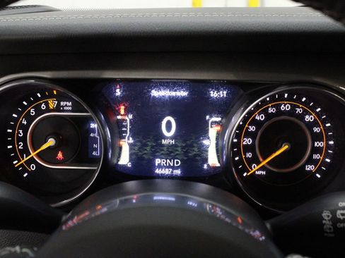 Used 2019 Jeep Wrangler Unlimited Sahara image 19