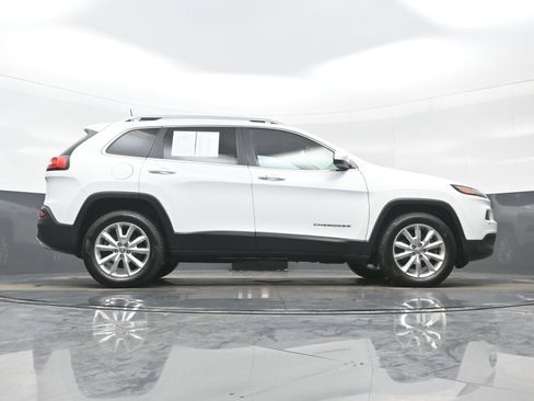Used 2017 Jeep Cherokee Limited image 33