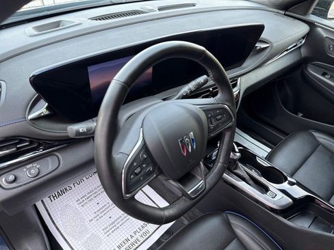 Used 2025 Buick Envista Sport Touring w/ Experience Buick Package FWD image 17