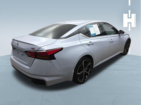 Used 2024 Nissan Altima 2.5 SR w/ SR Premium Package FWD image 4