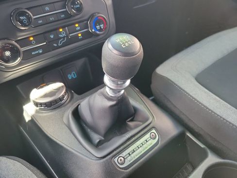 Used 2022 Ford Bronco 2-Door AWD/4WD image 24