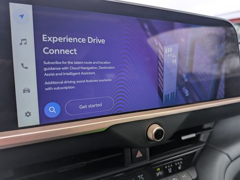 Used 2025 Toyota Crown Signia w/ Advanced Technology Package image 25