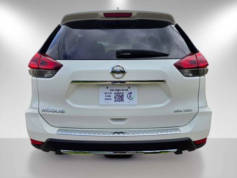 Used 2018 Nissan Rogue SV AWD/4WD image 8