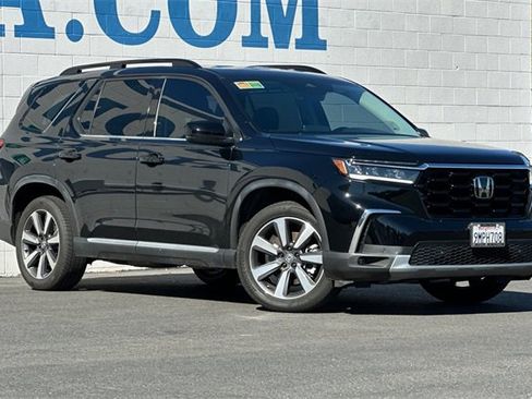 Used 2025 Honda Pilot Touring image 2