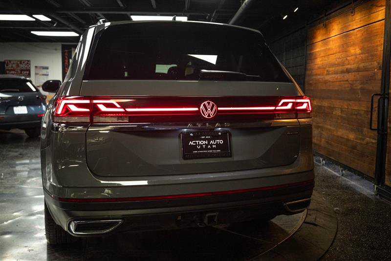 Used 2025 Volkswagen Atlas SE AWD/4WD image 6