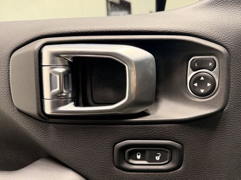 Used 2022 Jeep Wrangler Unlimited Sahara image 17