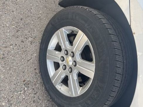 Used 2011 Chevrolet Traverse LT w/ Personal Connectivity Package AWD/4WD image 9