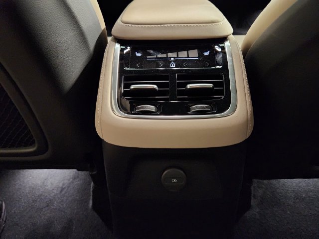 New 2026 Volvo XC90 T8 Plus w/ Protection Package Premier AWD/4WD image 31