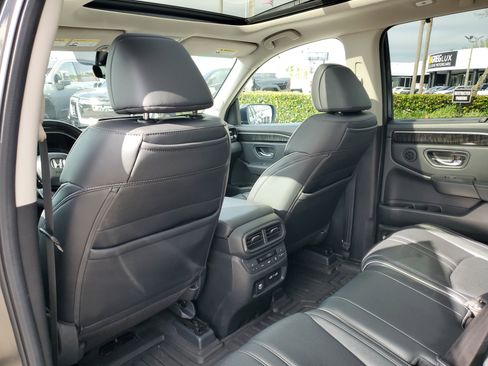 Used 2023 Honda Pilot Elite image 15