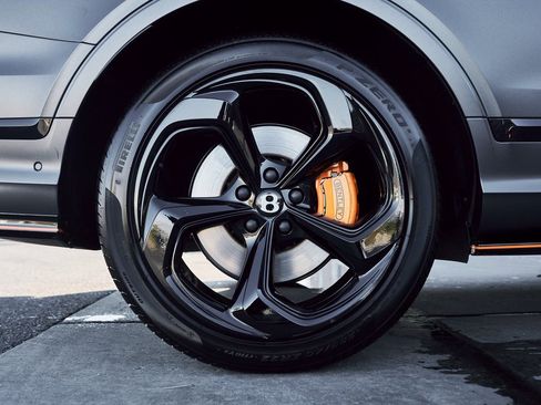 Used 2025 Bentley Bentayga image 20