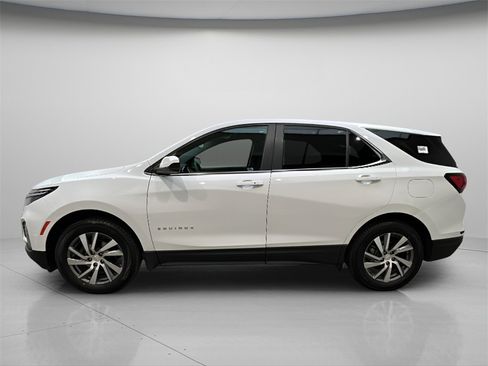 Used 2023 Chevrolet Equinox LT image 2