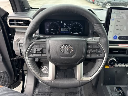 Used 2024 Toyota Tacoma Limited w/ Limited Package (LT) AWD/4WD image 18