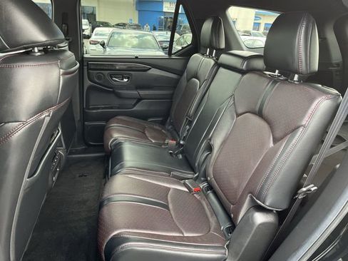 Used 2025 Honda Pilot Black Edition image 26