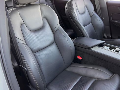 Used 2021 Volvo XC60 T5 Inscription image 16