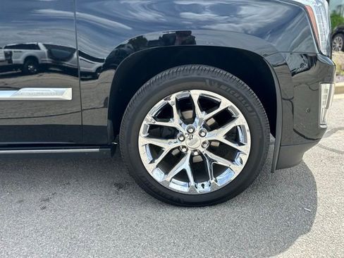 Used 2019 Cadillac Escalade ESV Platinum AWD/4WD image 4