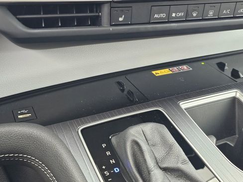 Used 2025 Toyota Sienna XLE image 24