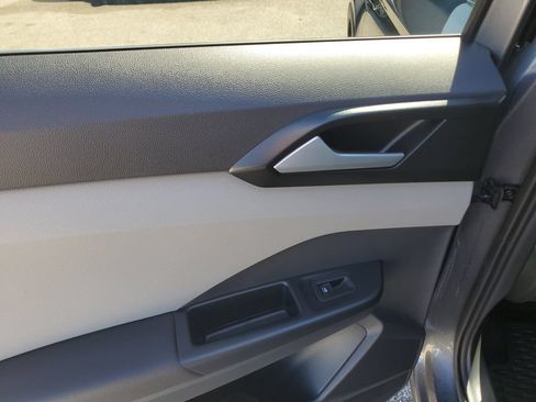 Certified 2023 Volkswagen Taos SE w/ Panoramic Sunroof Package FWD image 18
