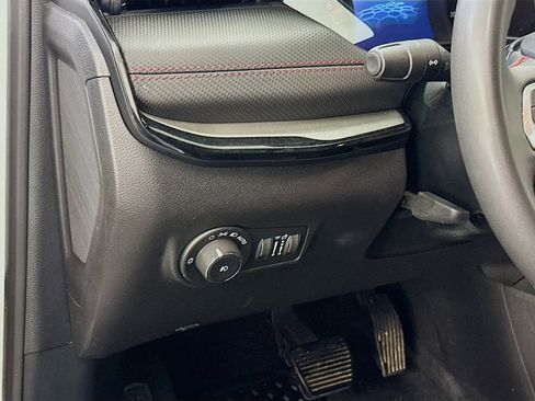 Used 2025 Jeep Compass Trailhawk image 17