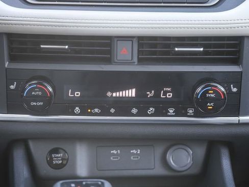 Used 2025 Nissan Rogue SV w/ SV Premium Package image 14