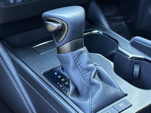 Used 2025 Lexus ES 300h w/ Premium Package image 18