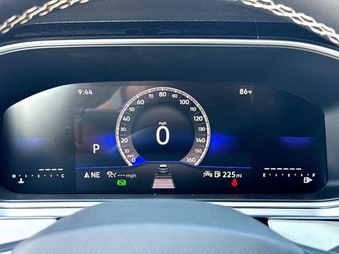 New 2025 Volkswagen Taos SE image 13