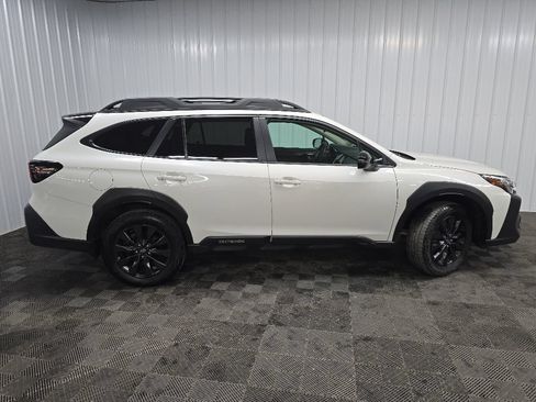 Used 2025 Subaru Outback Onyx Edition w/ Popular Package #2 AWD/4WD image 2