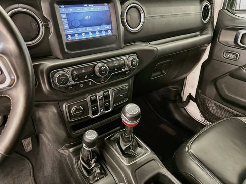 Used 2018 Jeep Wrangler Unlimited Sahara w/ LED Lighting Group AWD/4WD image 25
