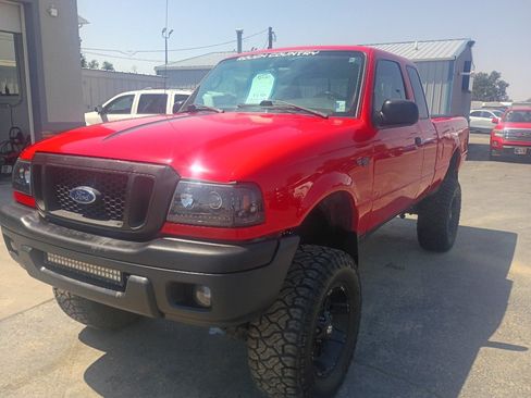 Used 2005 Ford Ranger XLT AWD/4WD image 2