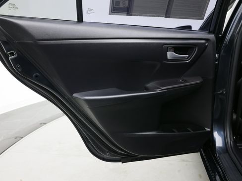 Used 2017 Toyota Camry SE FWD image 22