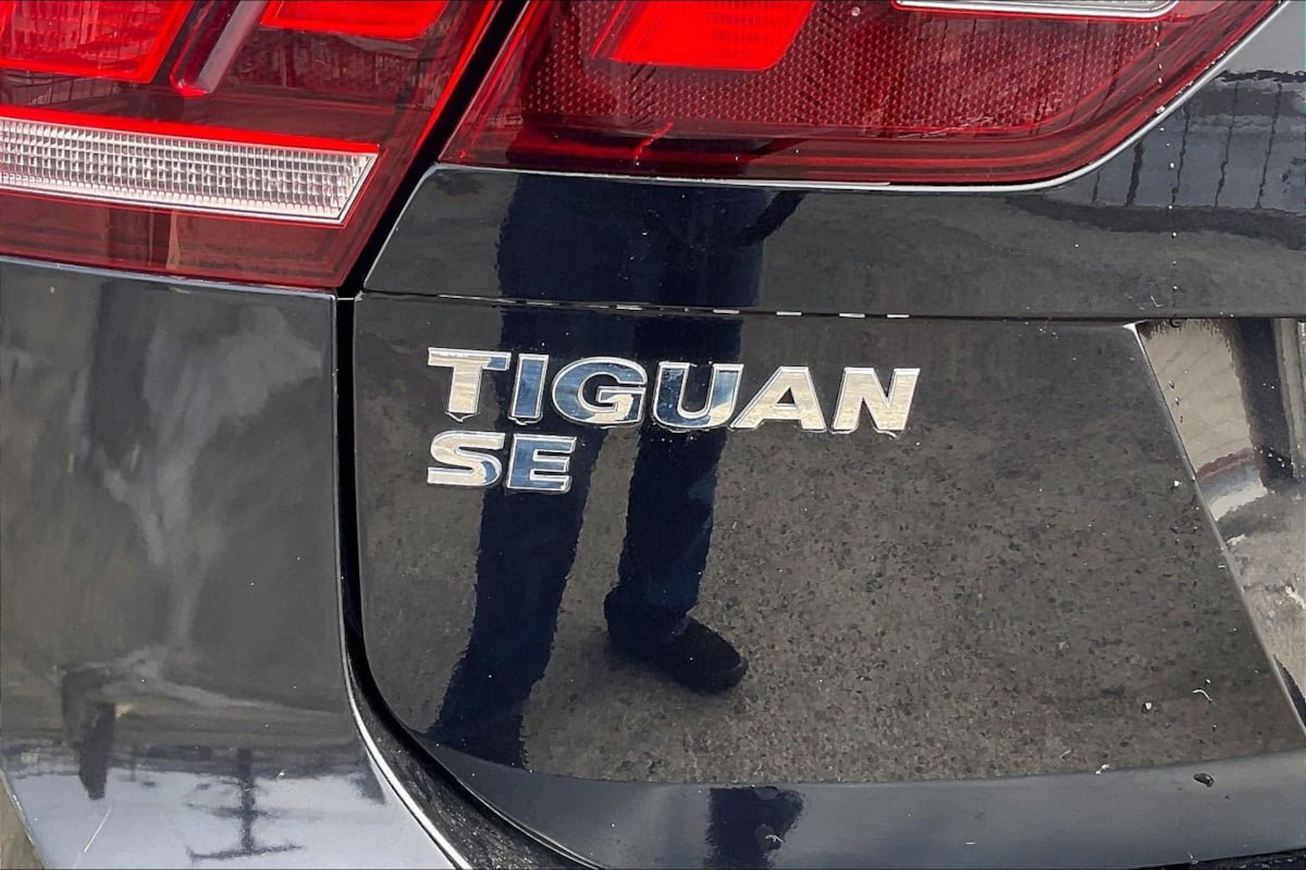 Used 2018 Volkswagen Tiguan SE w/ Panoramic Sunroof Package FWD image 8
