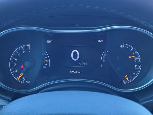 Used 2020 Jeep Grand Cherokee Altitude image 19