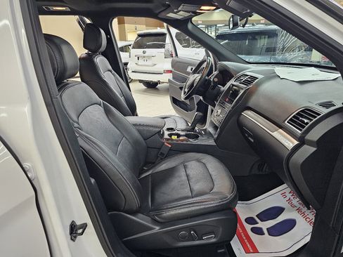 Used 2017 Ford Explorer Limited image 23